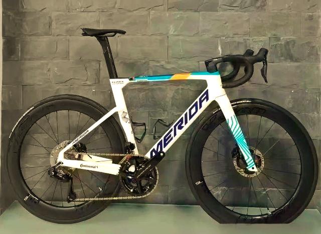 瑞克多系列2025年款全解读：为速度而生的顶级至入门车型推荐-有驾