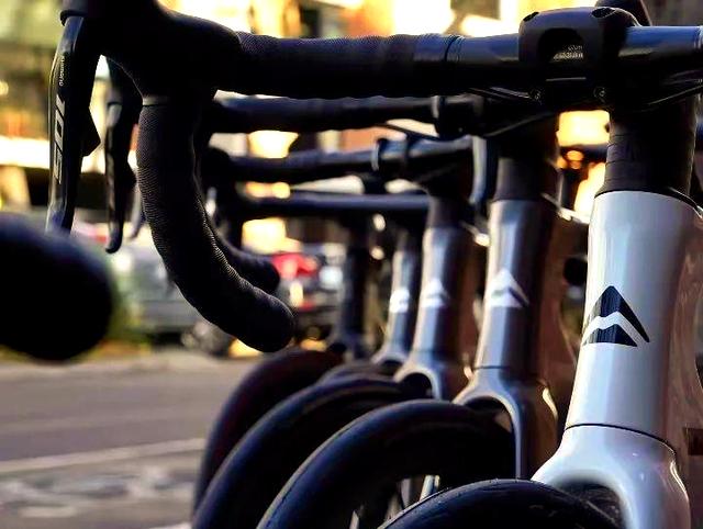 瑞克多系列2025年款全解读：为速度而生的顶级至入门车型推荐-有驾