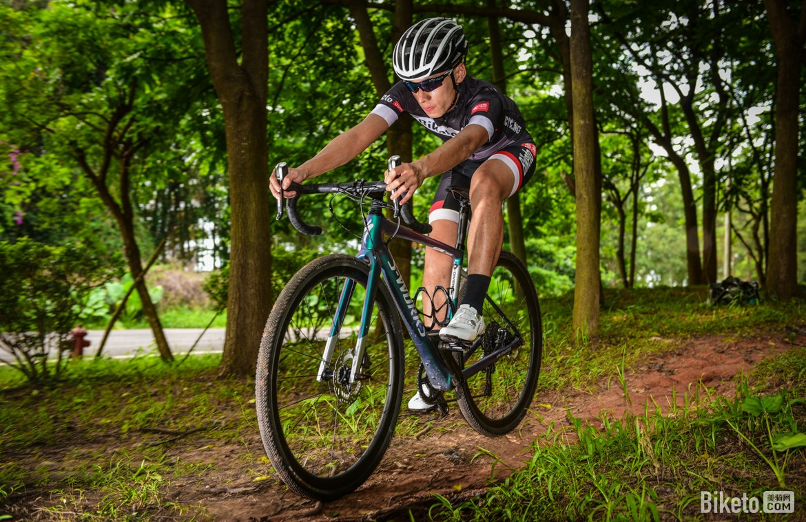 rockshox xc32_全地形公路车Gravel Bike S-Works Diverge Future Shock减震器渐进式弹簧_全地形公路车Gravel Bike S-Works Diverge涂装变色龙漆面工艺