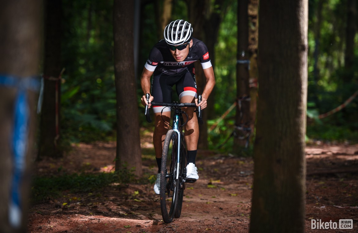 rockshox xc32_全地形公路车Gravel Bike S-Works Diverge涂装变色龙漆面工艺_全地形公路车Gravel Bike S-Works Diverge Future Shock减震器渐进式弹簧