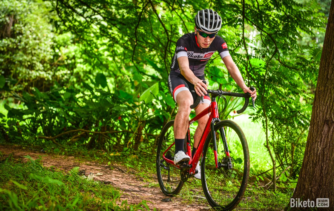 rockshox xc32_全地形公路车Gravel Bike S-Works Diverge涂装变色龙漆面工艺_全地形公路车Gravel Bike S-Works Diverge Future Shock减震器渐进式弹簧