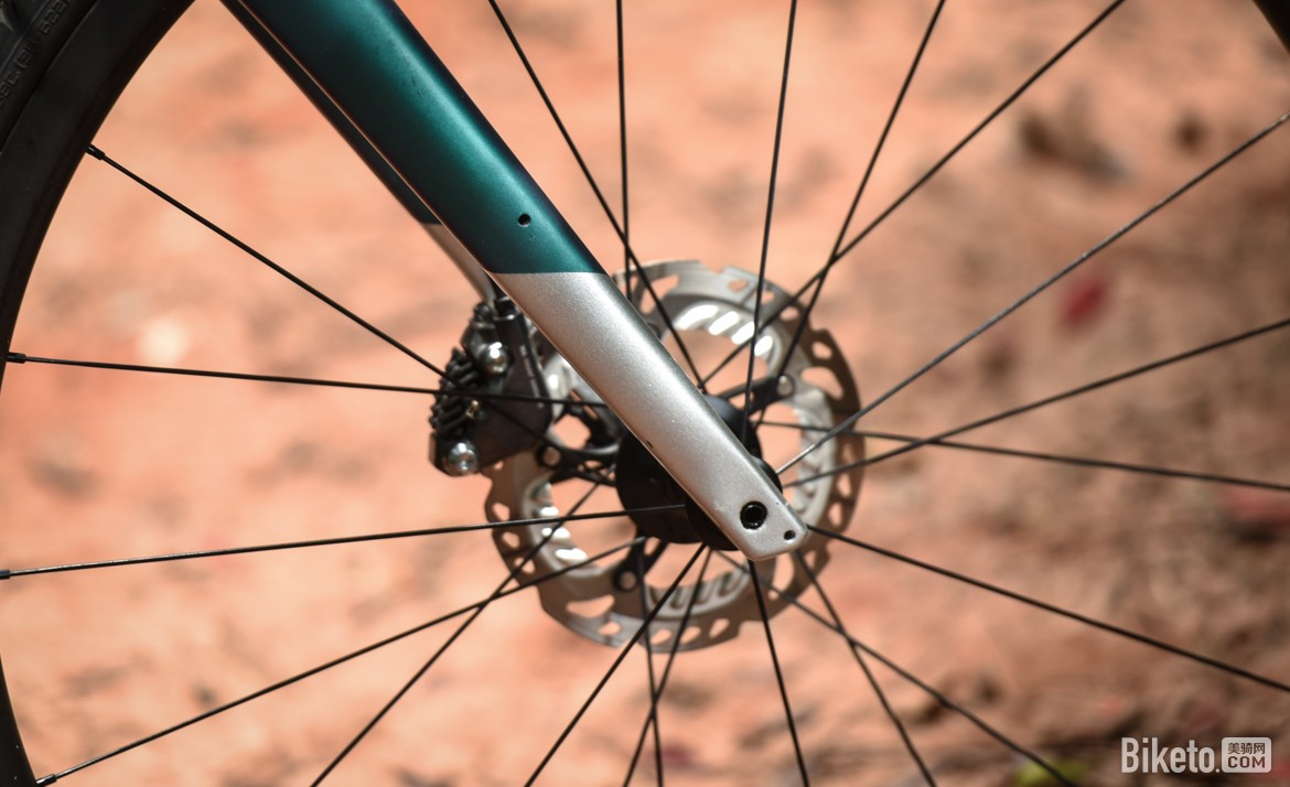 全地形公路车Gravel Bike S-Works Diverge涂装变色龙漆面工艺_rockshox xc32_全地形公路车Gravel Bike S-Works Diverge Future Shock减震器渐进式弹簧