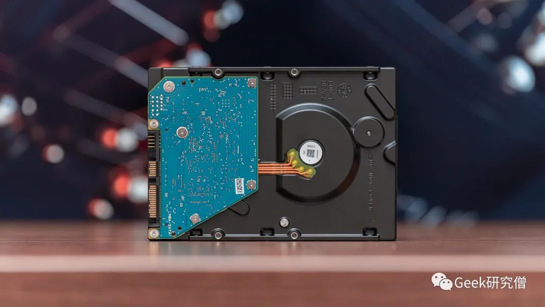 硬盘盘片材质_硬盘盘片是什么金属_硬盘片是什么材质