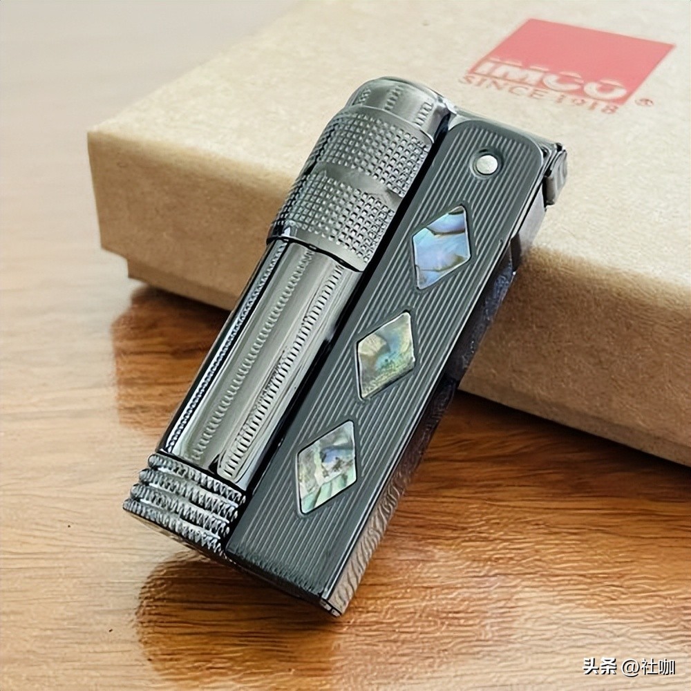 Zippo打火机收藏价值_zippo加油能用多久_都柏特打火机拉丝机身