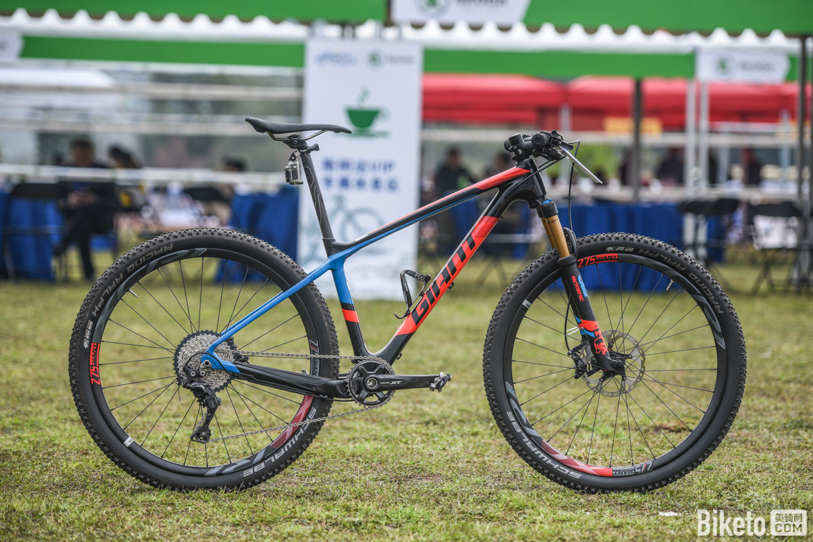暗网下载 GIANT XTC ADVANCED1竞赛级山地车评测