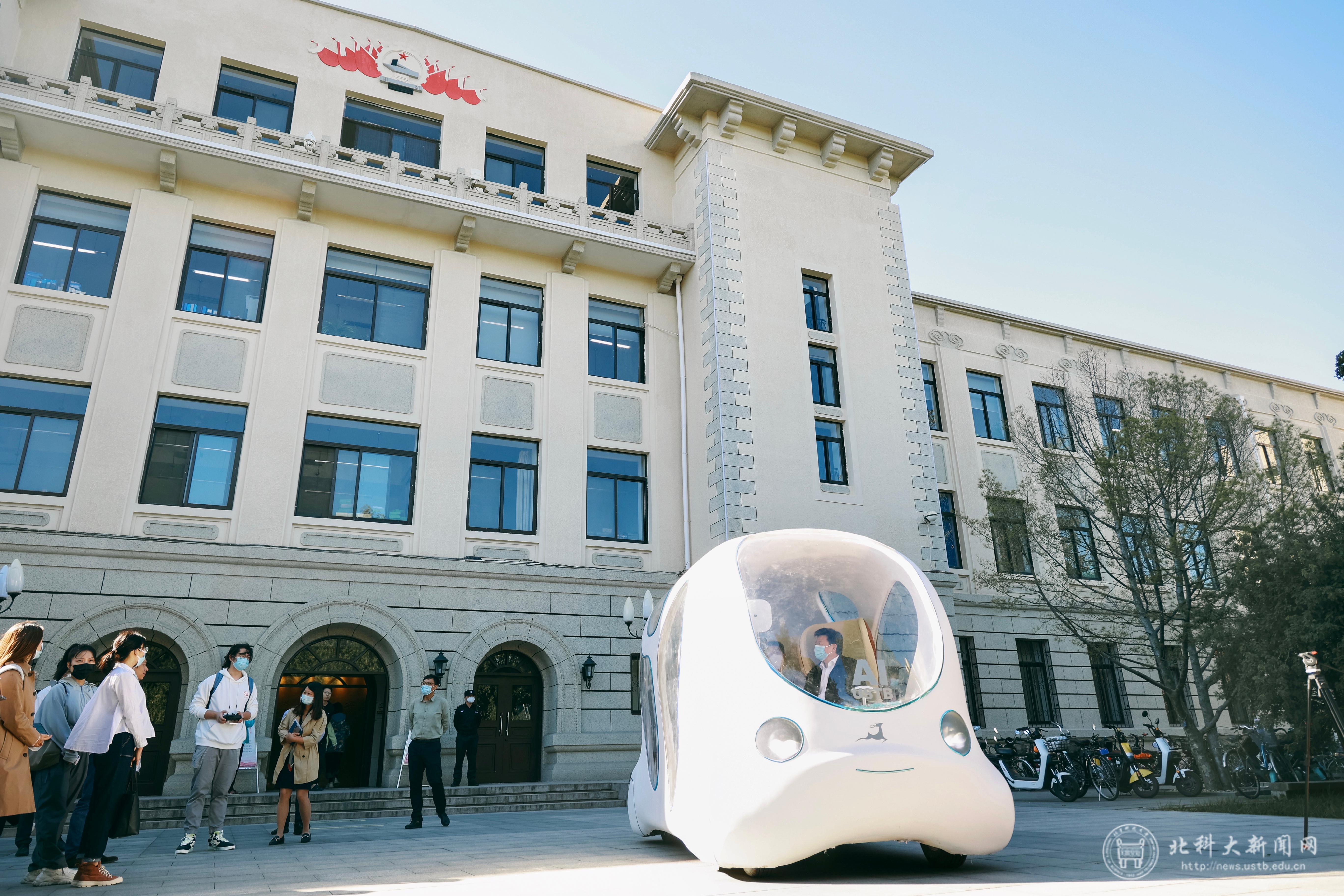 星空体育app官方下载 北京科技大学智能设计团队推出的九麓智能无人驾驶车