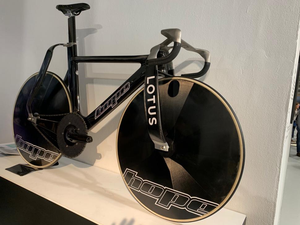 UCI自行车车架标签含义_2025 cannondale evo_UCI自行车审批流程