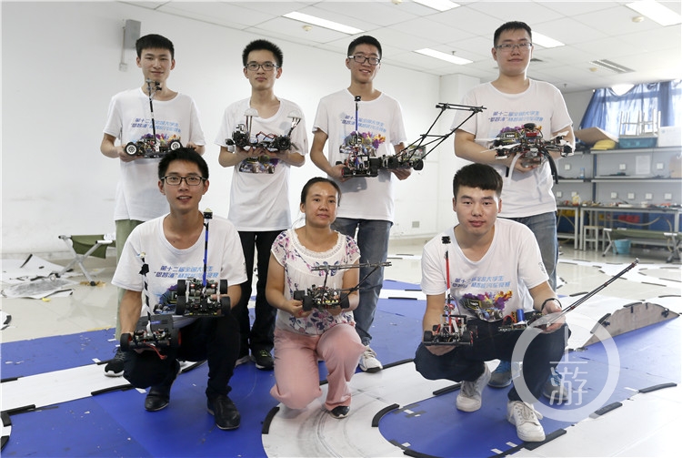 重庆大学光电工程学院智能车_重庆大学智能汽车竞赛特等奖_12届恩智浦智能车大赛