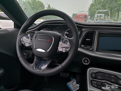 道奇挑战者SXT版 3.6L V6发动机 八速自动变速器 运动座椅_道奇挑战者参数配置