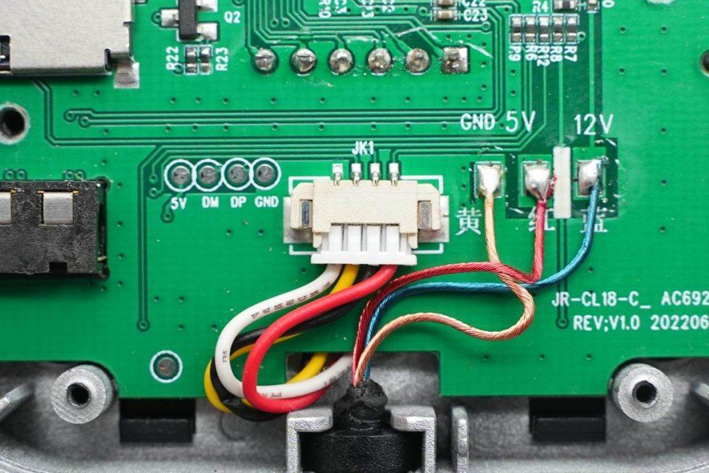 机乐堂车载蓝牙发射器拆解_智能蓝牙gps定位车充_机乐堂带线款多端口车载蓝牙发射器