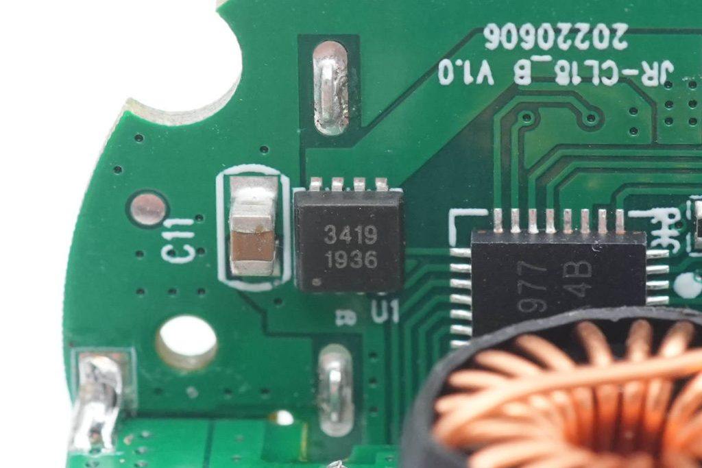 机乐堂带线款多端口车载蓝牙发射器_智能蓝牙gps定位车充_机乐堂车载蓝牙发射器拆解