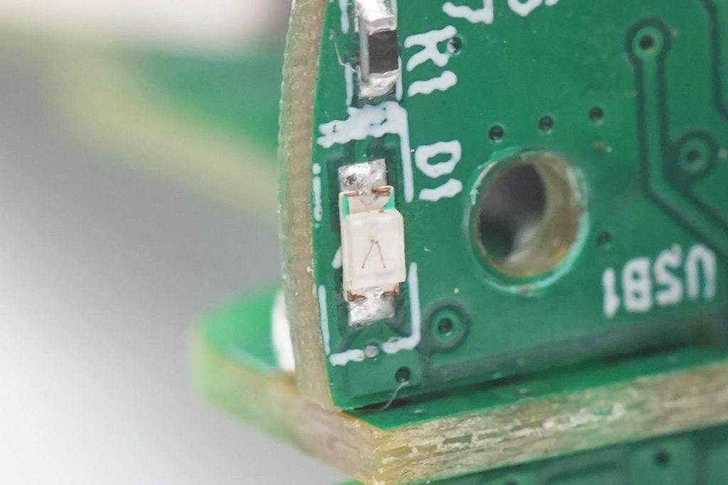 机乐堂带线款多端口车载蓝牙发射器_机乐堂车载蓝牙发射器拆解_智能蓝牙gps定位车充