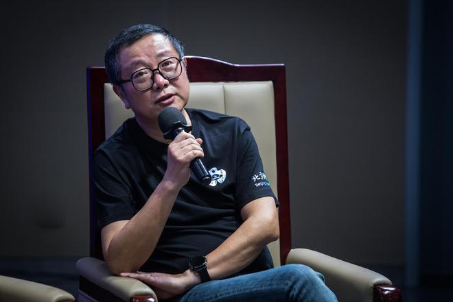 星空体育app下载入口 谷歌推出革命性 AI 编程工具；微信月活突破 14 亿大关；刘慈欣：对 AI 产生了用「爱」形容也不过分的情感 | 极客早知道