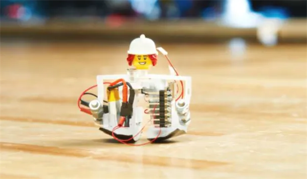 星空体育平台官网入口 全球最小微型双足机器人问世