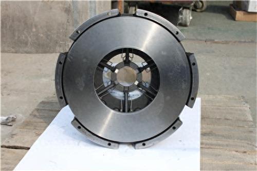 星空·综合体育官网入口 汽车发动机的飞轮为什么要设计得那么大？