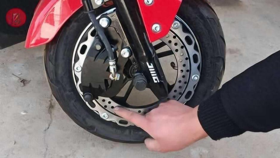 双碟刹制动系统成本_电动车鼓刹图片_电动自行车鼓刹制动优势