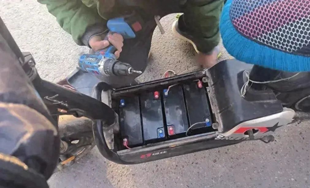 星空综合体育app下载 电动车换一组电池，要多少钱？目前市场价多少，注意不要换贵了