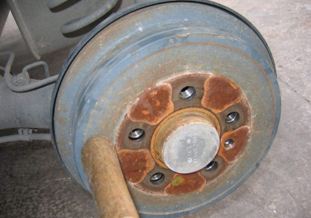 碟刹比鼓刹更强吗？为啥私家车追求碟刹，可大货车却只用鼓刹​