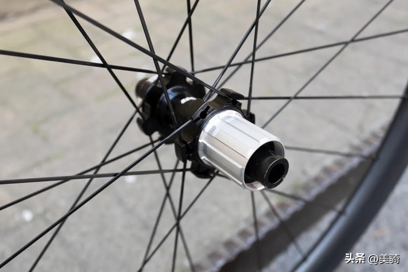 自行车车架材质类型设计_自行车零部件组成类型功能_山地车油簧叉推荐