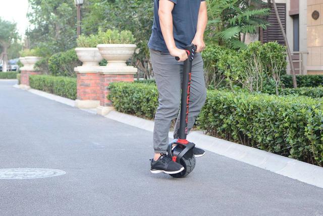 独轮智能平衡车_独轮平衡车如何控制_平衡智能车独轮车价格