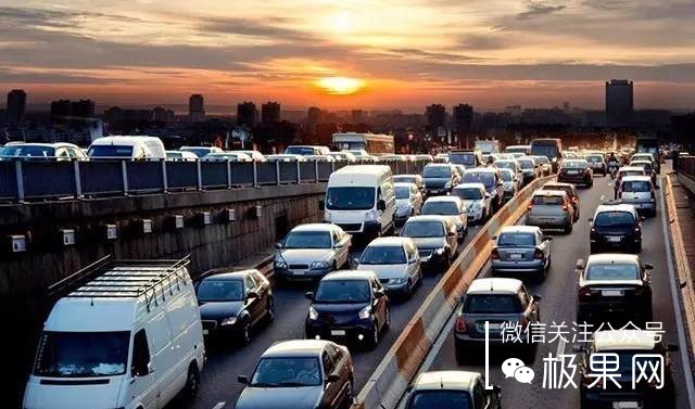 星空体育官方网站 2秒变形，惊呆所有人！全球最轻便折叠电动车，哪都好就是太贵