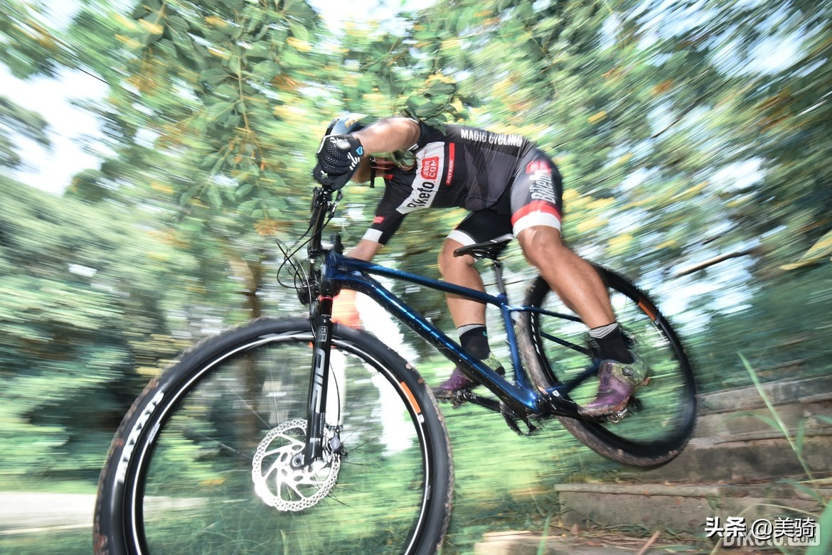 2025款捷安特750 白色_捷安特XTC系列硬尾山地车性能分析_捷安特XTC Advanced SL 29 1评测