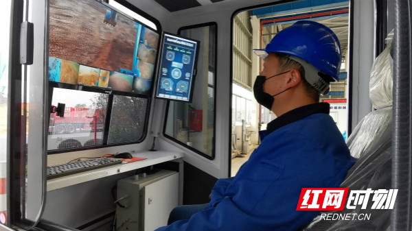 山河智能挖掘机操作教程_山河智能挖掘机价格查询_山河智能挖掘机提车作业