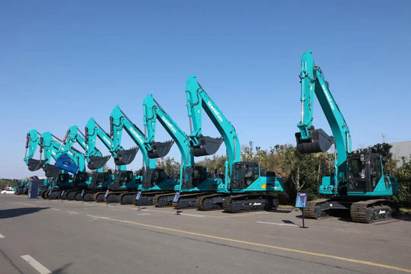 山河智能挖掘机操作教程_山河智能挖机报价表80_山河智能挖掘机提车作业