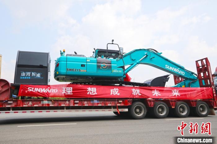 山河智能挖掘机价格查询_山河智能挖掘机提车作业_山河智能挖掘机操作教程