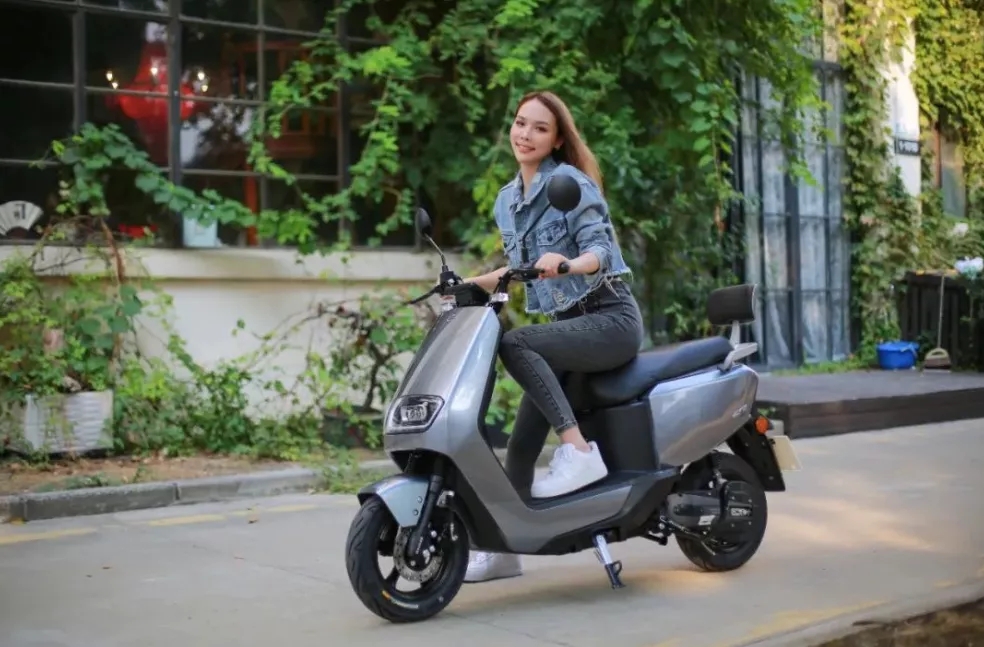 星空体育官方网站 为什么电动车有用鼓刹，也用碟刹？原理有所不同，哪种效果更好？