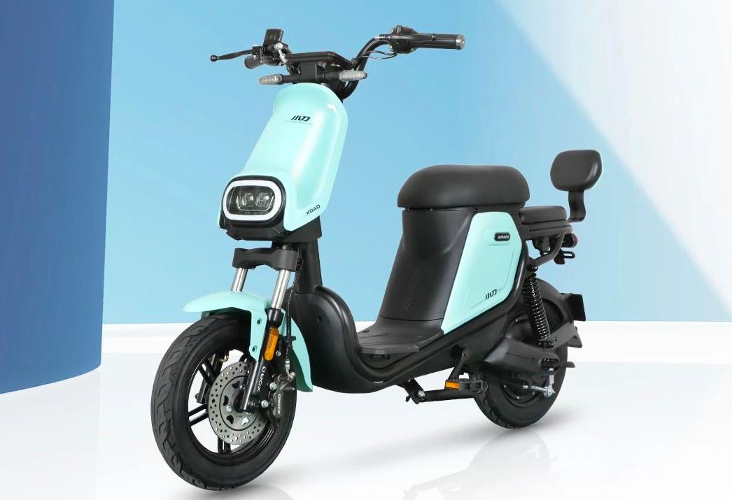 雅迪 博世电机_爱玛小爱科幻外观_电动自行车新国标车型