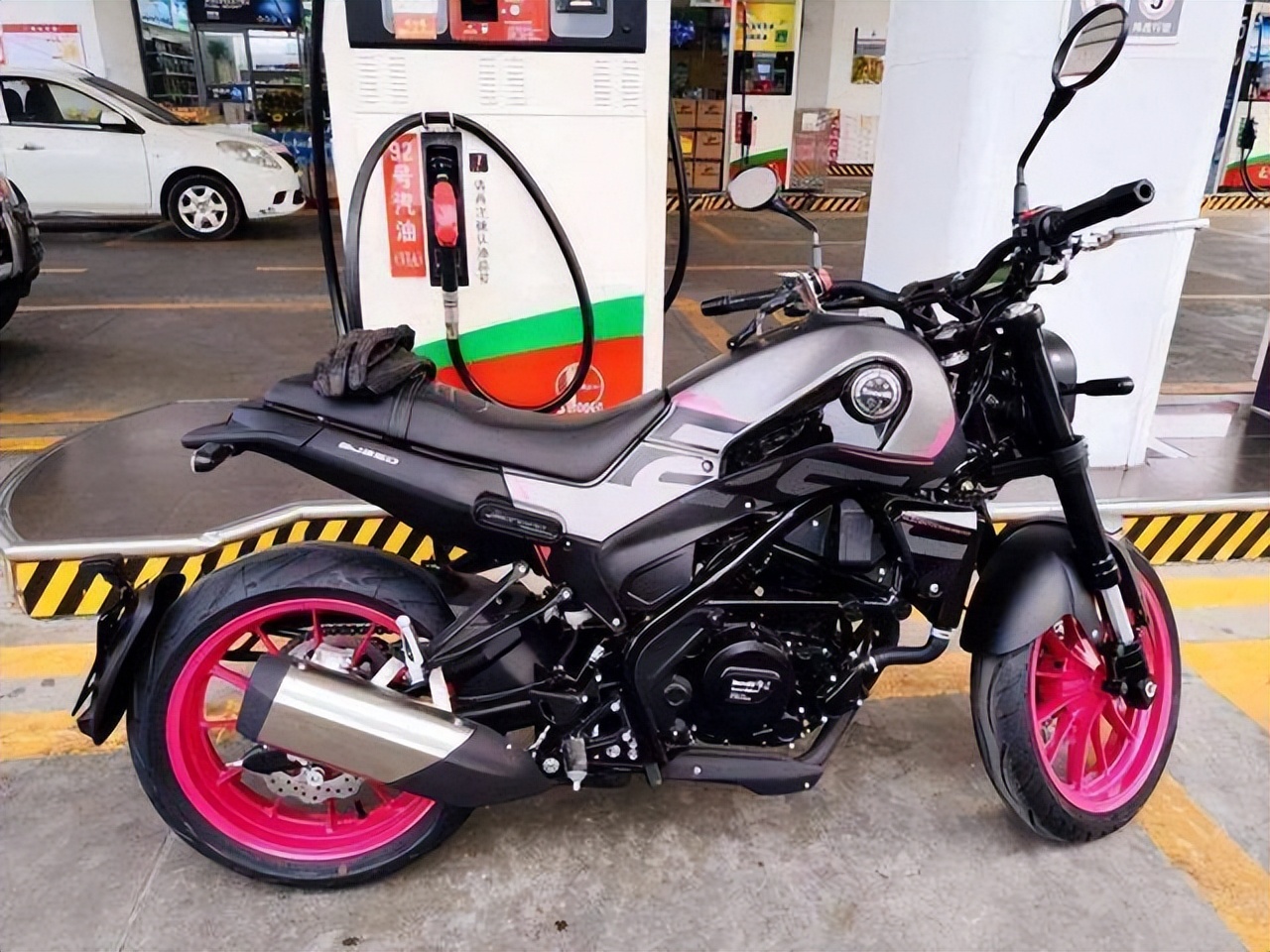 打火机加油正确方法_摩托车加油站安全规定_摩托车加油安全指南