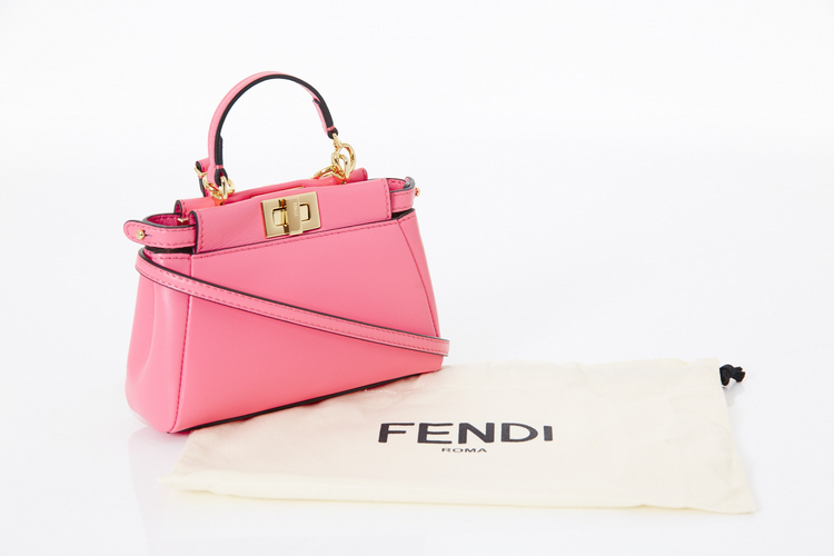 芬迪包包和lv包包是一个档次吗