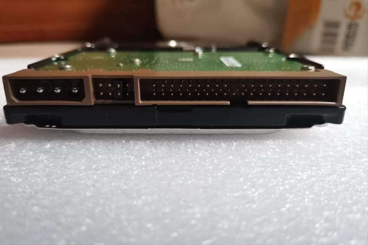 硬盘中有多张盘片_固态硬盘接口类型_机械硬盘样式