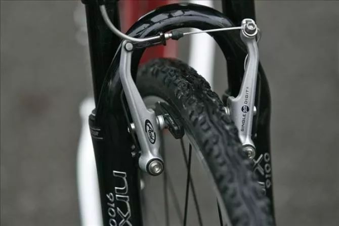 山地车碟刹安装调试_山地车v刹好还是碟刹好_山地车碟刹原理视频