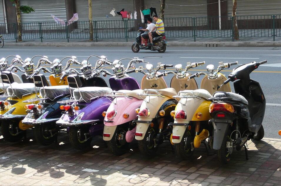 开学季电动车推荐_雅迪E8-100电动车_雅迪 博世电机