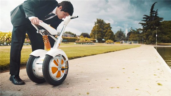 星空体育app下载入口 爱尔威A3智能平衡车开启智能创新新纪元