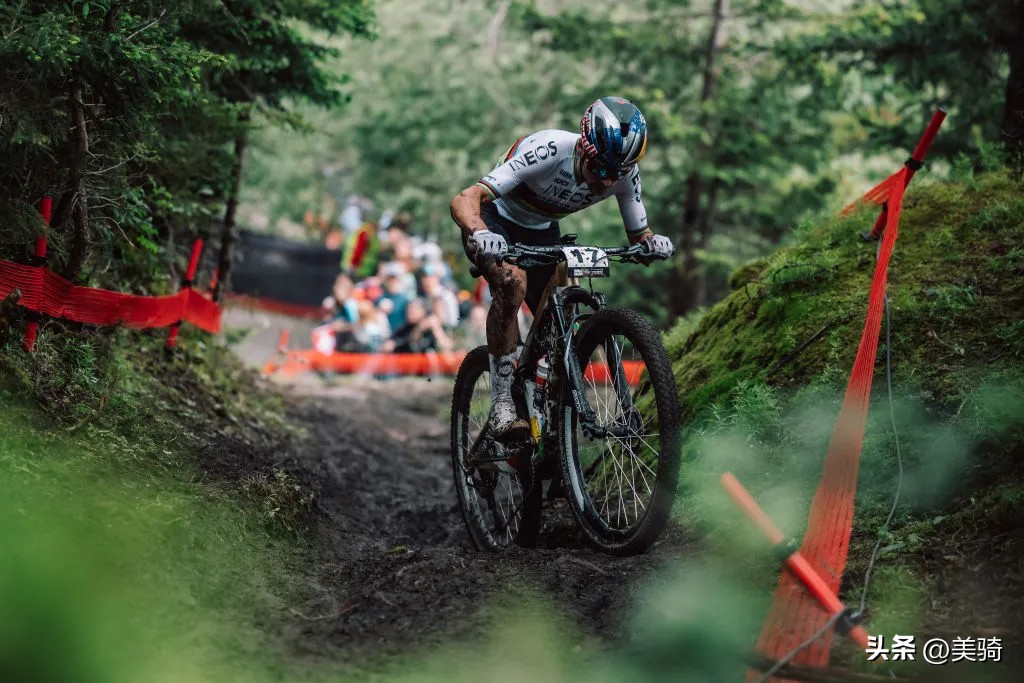 自行车前轮是什么_自行车前轮圈上xc是什么意思_自行车上的车轮是什么