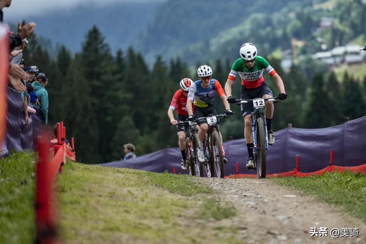 自行车上的车轮是什么_自行车前轮圈上xc是什么意思_自行车前轮是什么