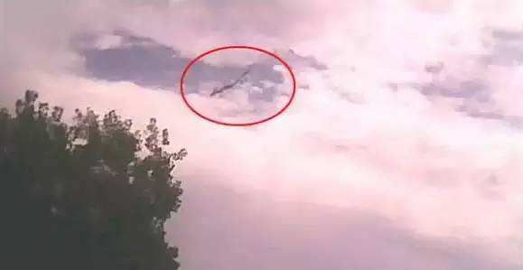 龙吸水奇观_水龙卷和火龙卷图片_美国六龙吸水事件