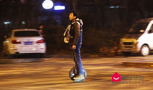 智能平衡车 原理_平衡车诉讼 广州 用户 酷玩九号平衡车 小米 纳恩博 陀螺仪感应 事故原因 平衡车行业 负面新闻 滑行工具 路权问题 标