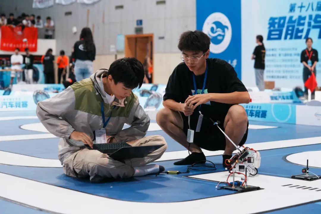 飞思卡尔智能车大赛_全国大学生智能汽车竞赛 江南大学 智能车俱乐部