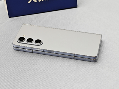 对于三星Galaxy Z Fold5的上手体验而言，它是一款追求平衡的折叠旗舰 。