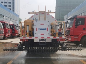 6.3立方东风华神T3智能型沥青洒布车