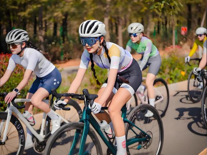 星空综合体育app下载 2025闪电崔克自行车质量怎么样捷安特喜德盛梅花土拨鼠辐轮王