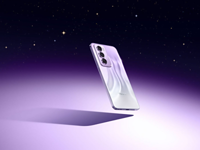 存在于Y2K风潮环境中的呈现着智能这一特性的进行新的挑选的情况，OPPO Reno12系列引领潮流新纪元 。