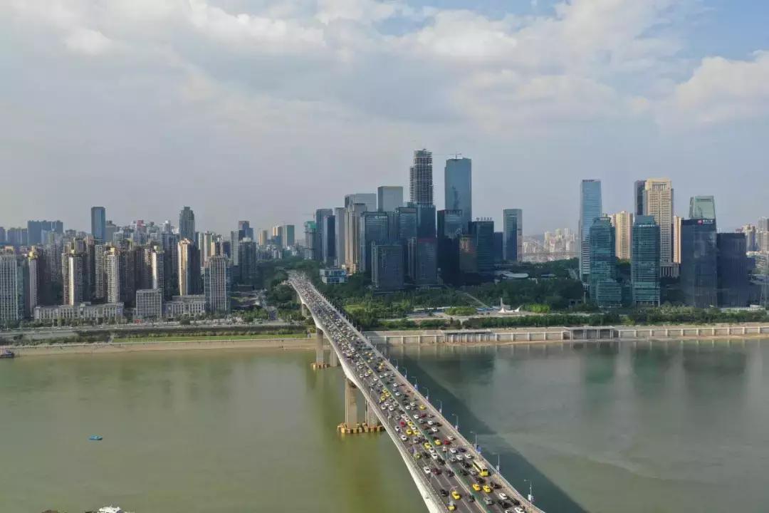 大疆御Mavic 2专业版评测_mavic air适合新手_大疆御Mavic 2变焦版对比