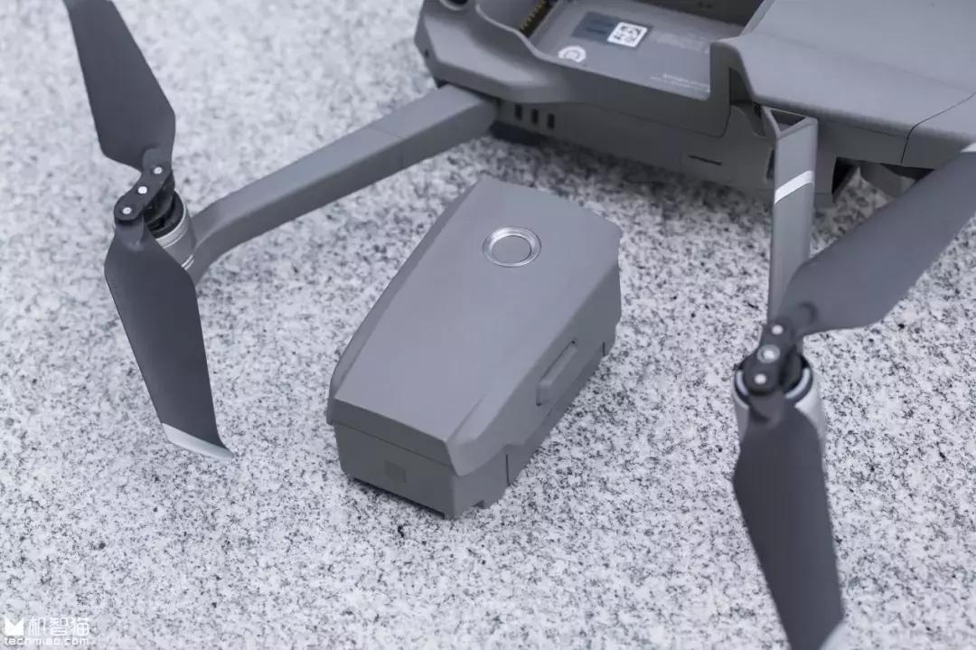 mavic air适合新手_大疆御Mavic 2变焦版对比_大疆御Mavic 2专业版评测
