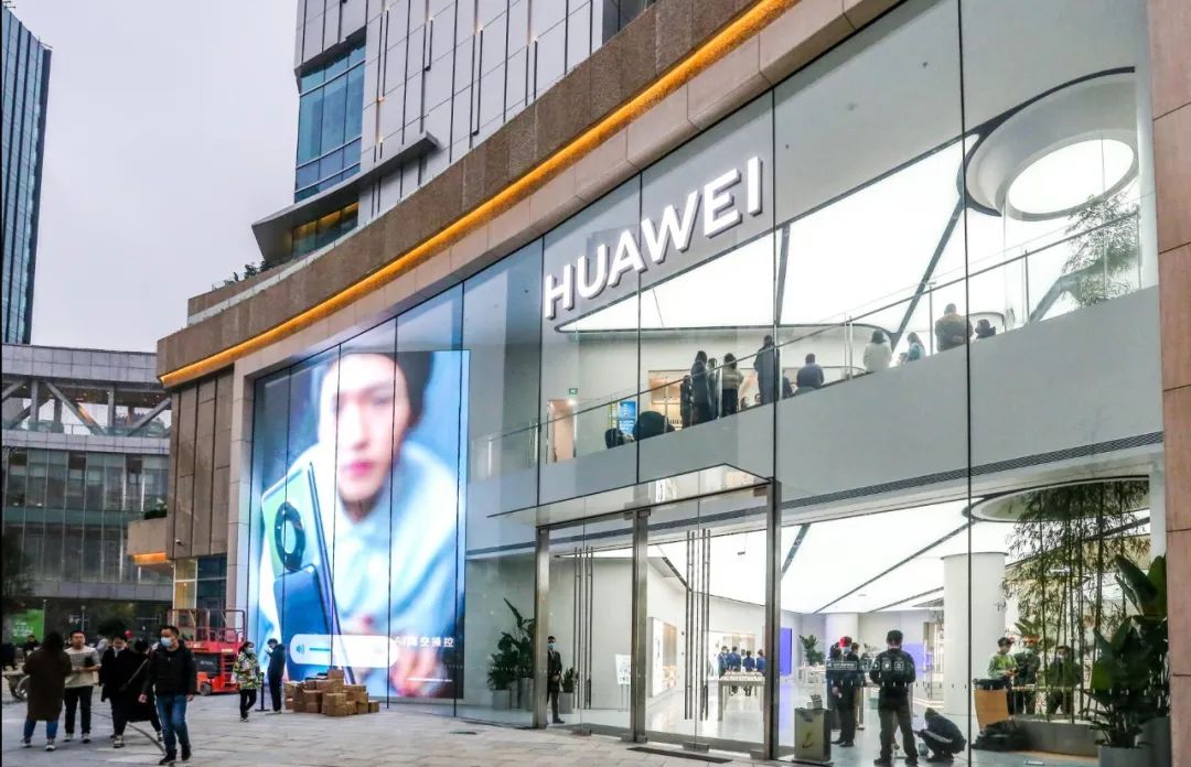 星空体育官方网站 打造有温度的零售，华为旗舰店·成都万象城火热开幕