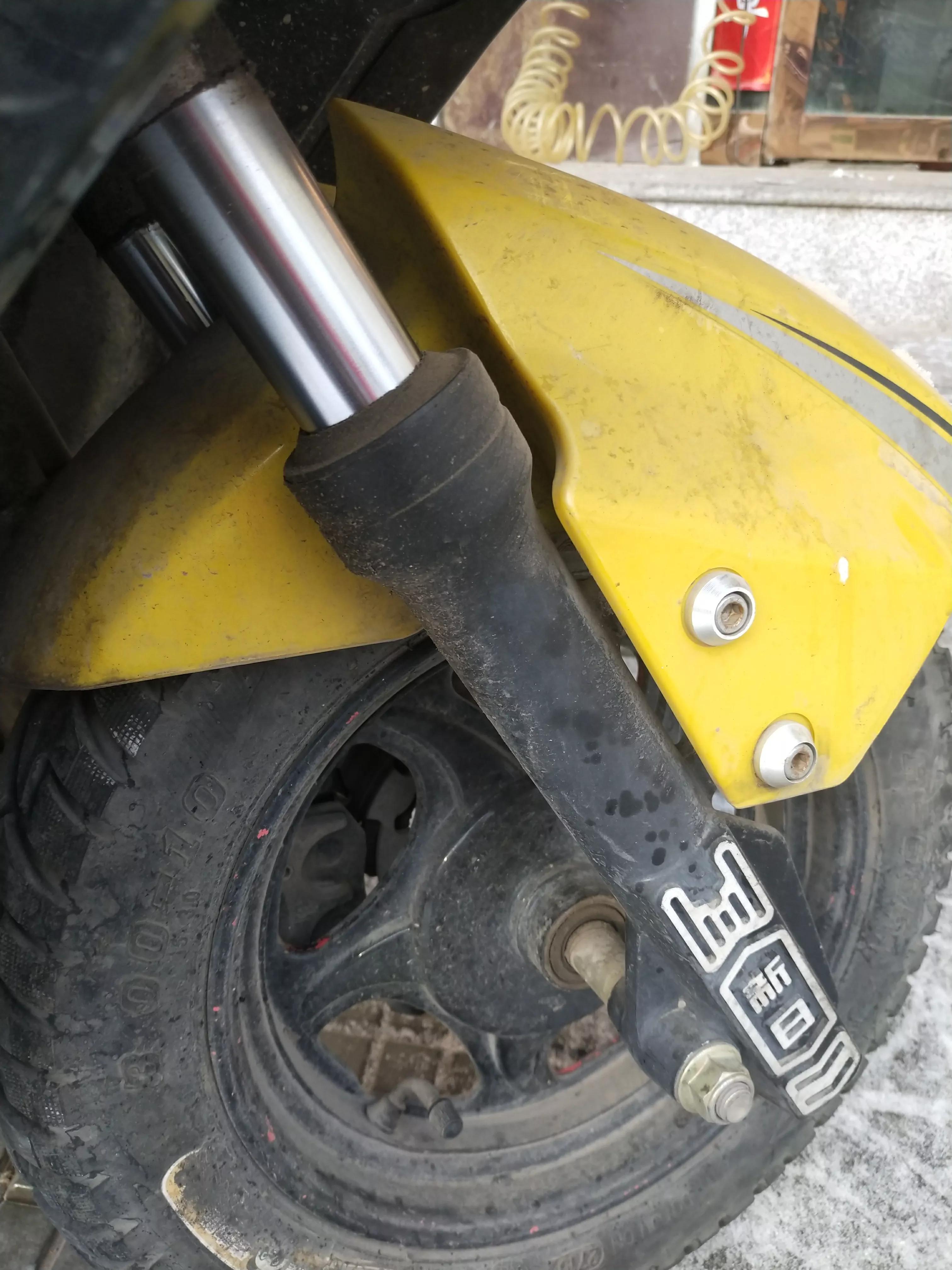 弹簧前叉拆装_电动车前减震漏油维修_电动车减震漏油油封更换